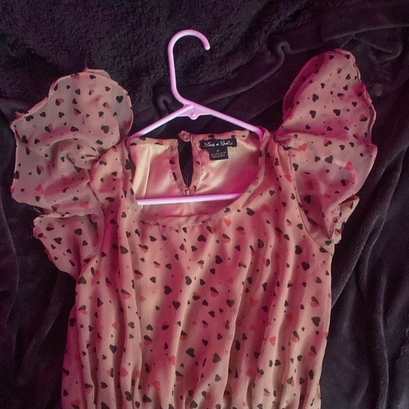 Light Brown/beige cute dress with black and pink hearts - Picture 2 of 3